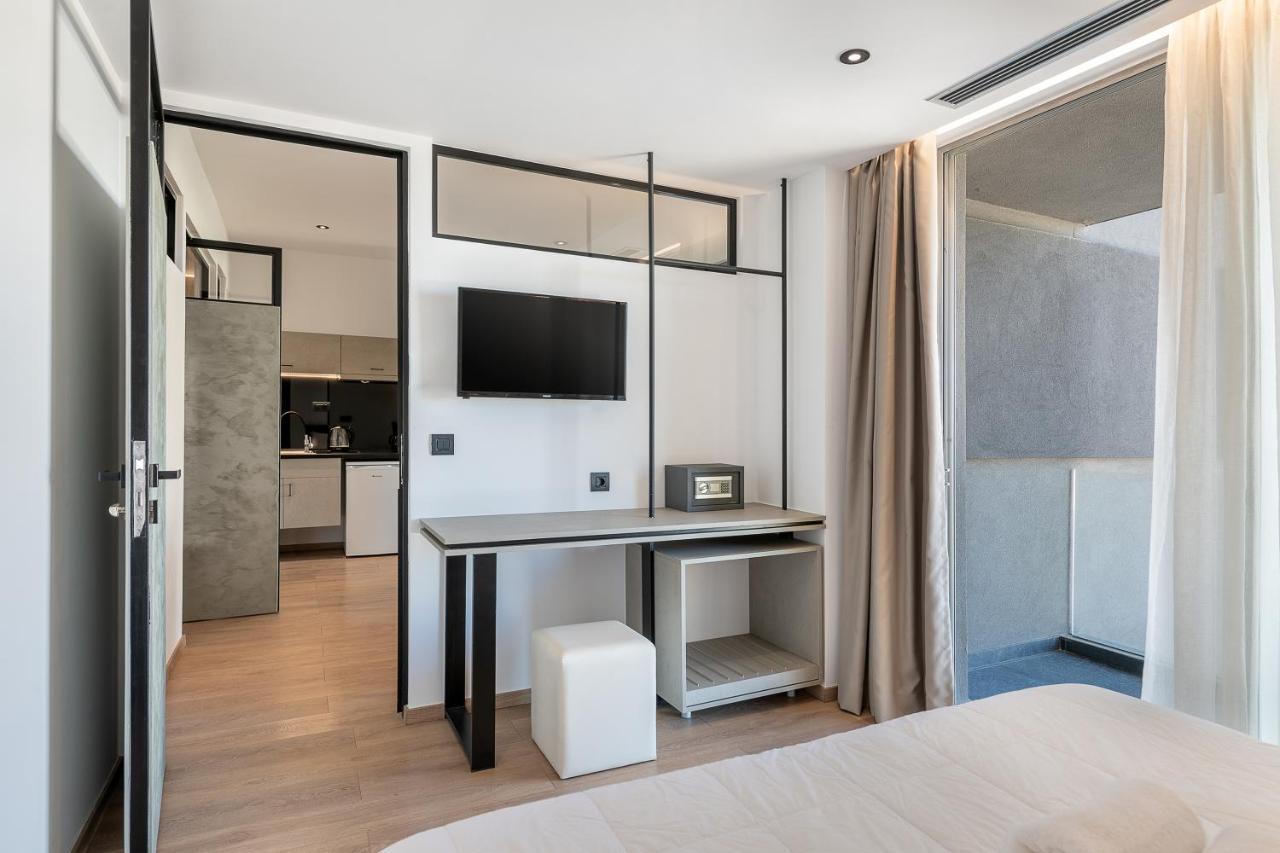 Icarus Hotel คาลามากี ภายนอก รูปภาพ