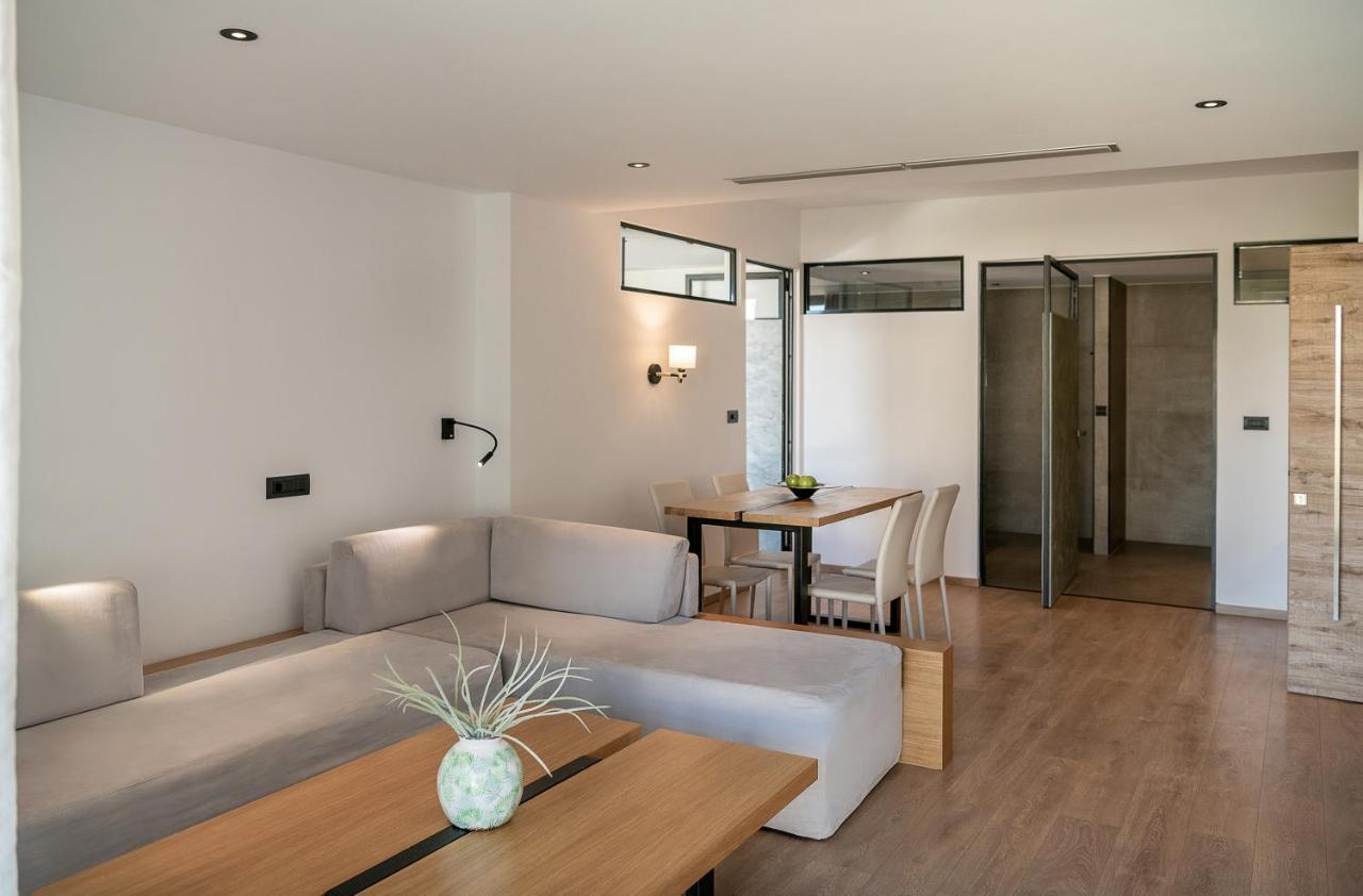 Icarus Hotel คาลามากี ภายนอก รูปภาพ