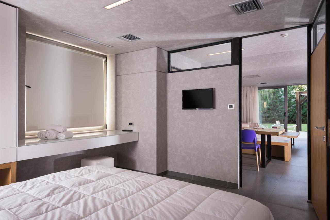 Icarus Hotel คาลามากี ภายนอก รูปภาพ