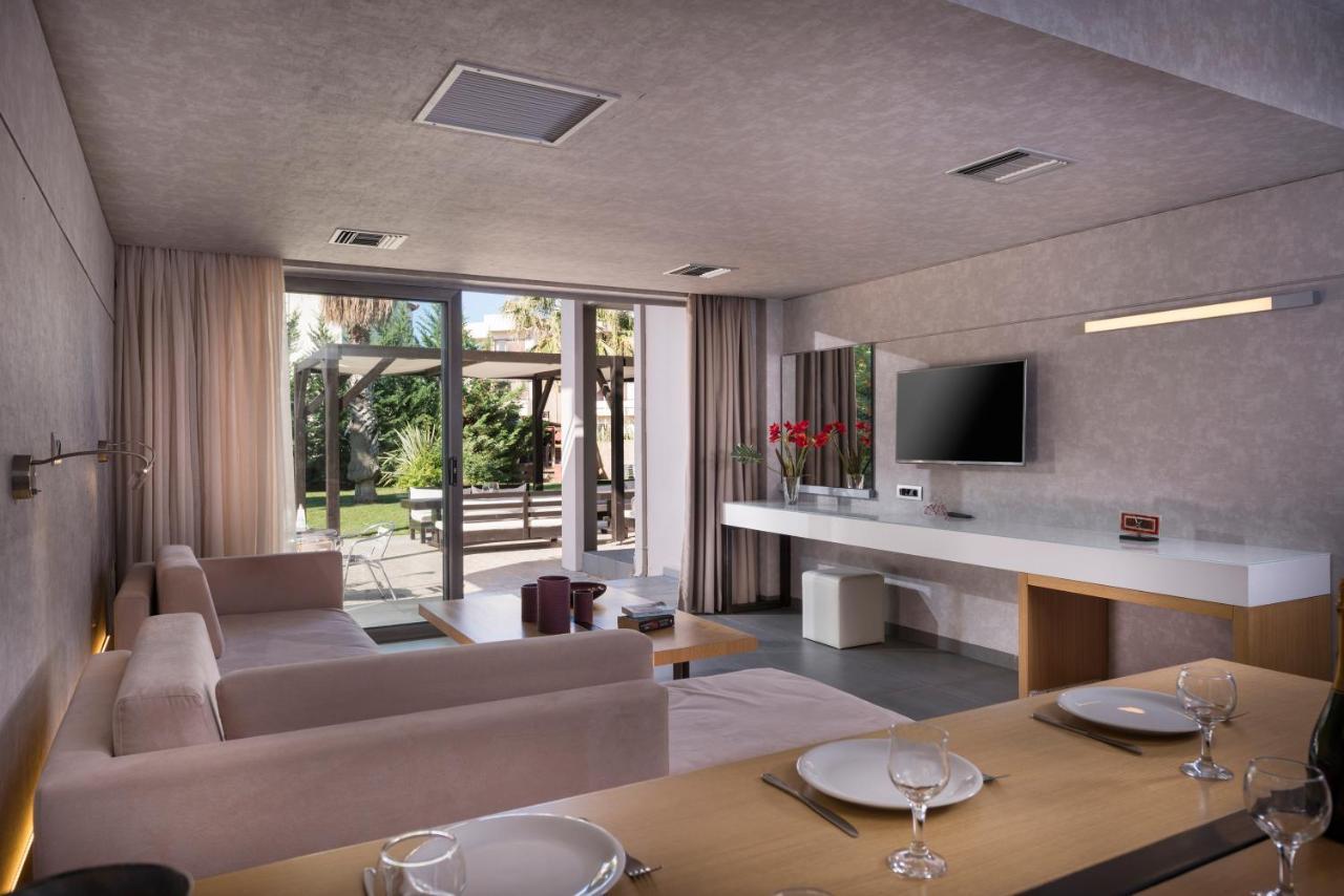 Icarus Hotel คาลามากี ภายนอก รูปภาพ
