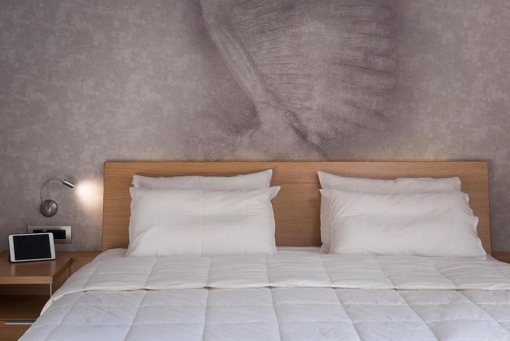 Icarus Hotel คาลามากี ภายนอก รูปภาพ