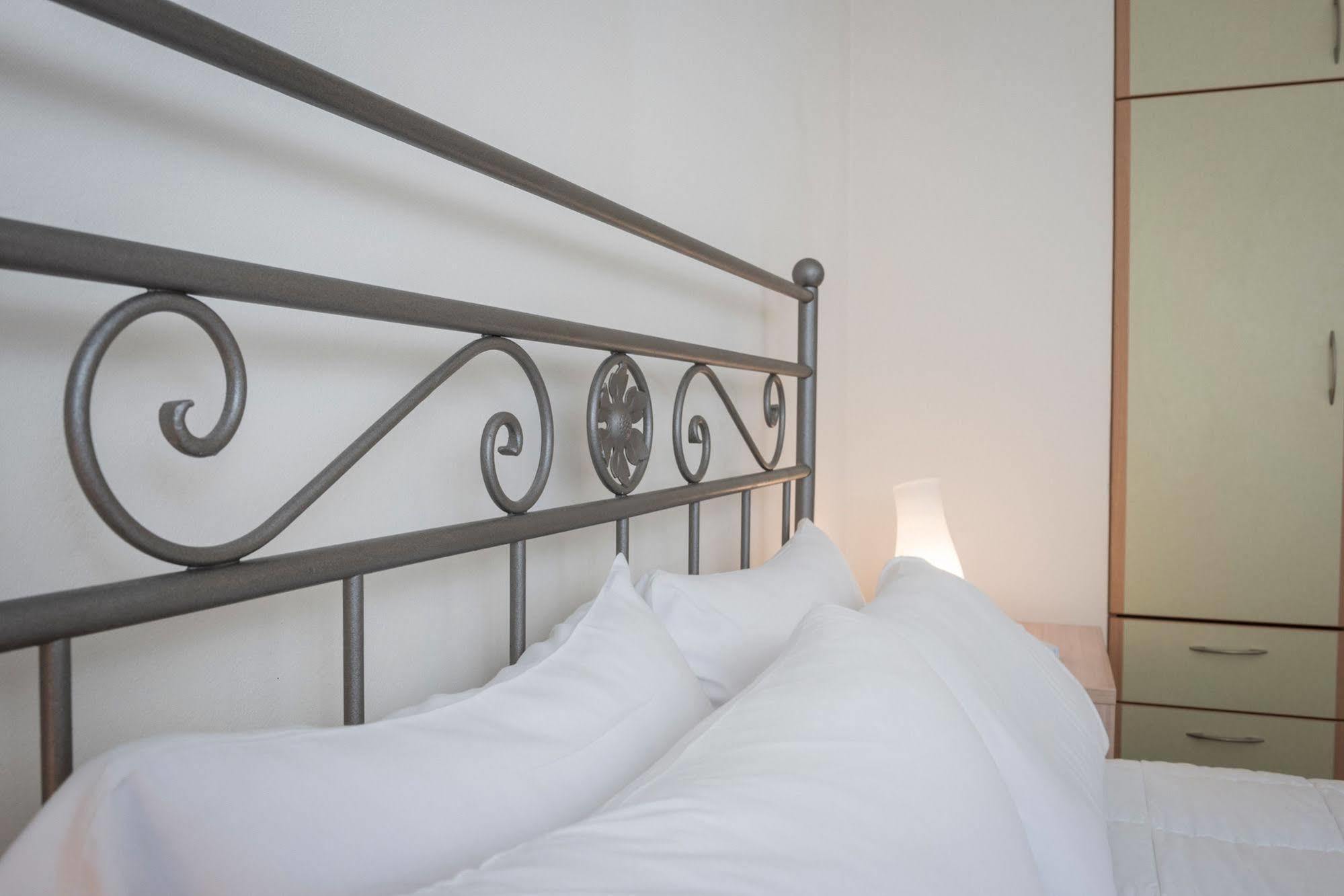 Icarus Hotel คาลามากี ภายนอก รูปภาพ